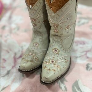Embroidered Cream Floral Western girl boots